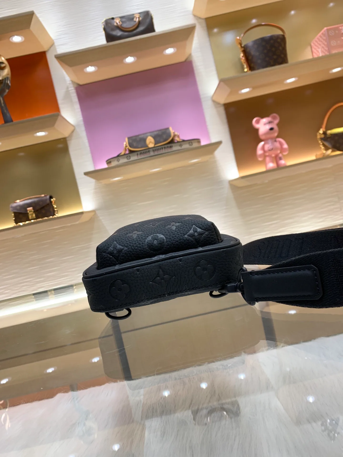 Women's Shoulder Bags LOUIS VUITTON 17802507