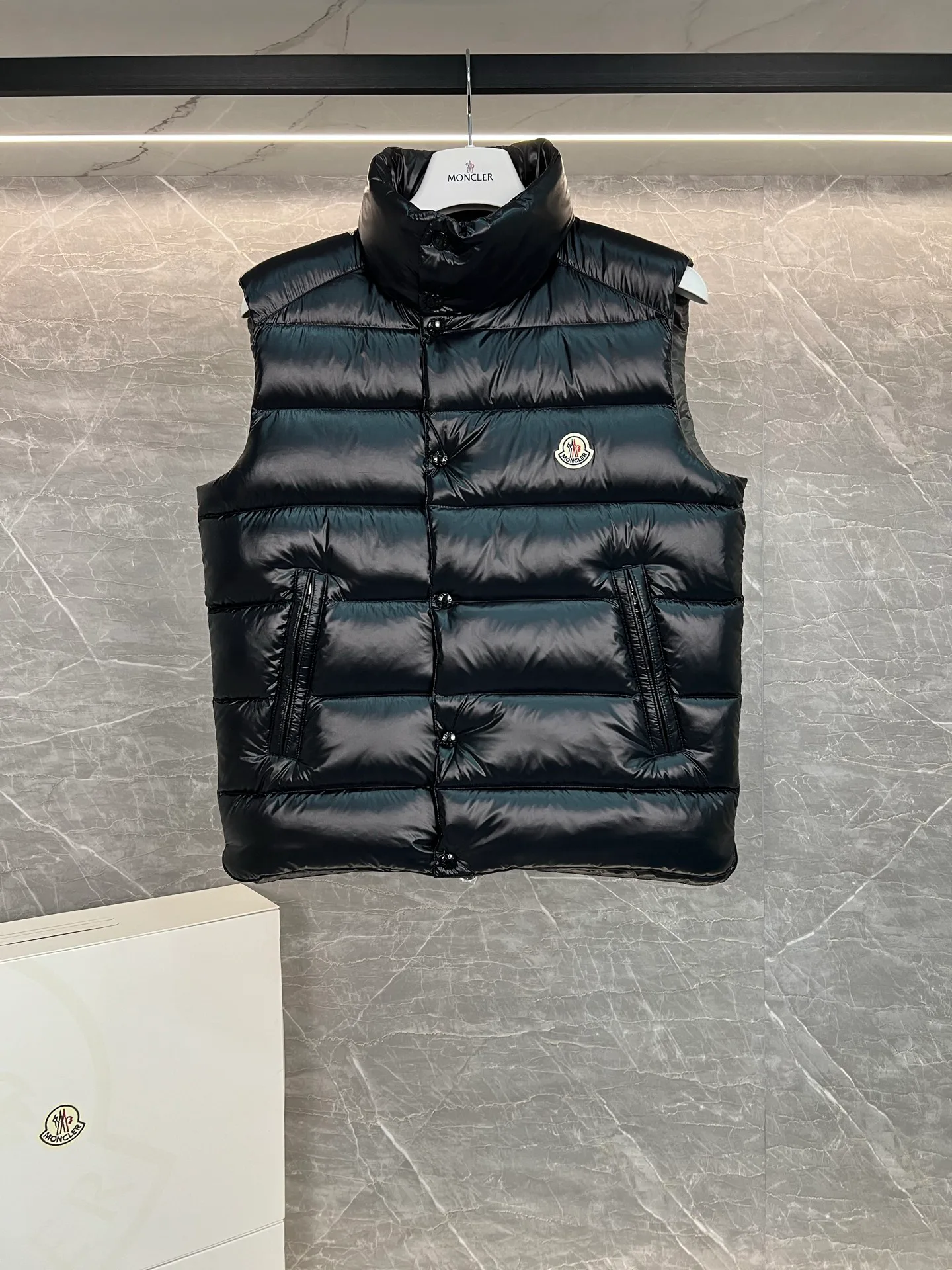 Men's Vests MONCLER 18111358