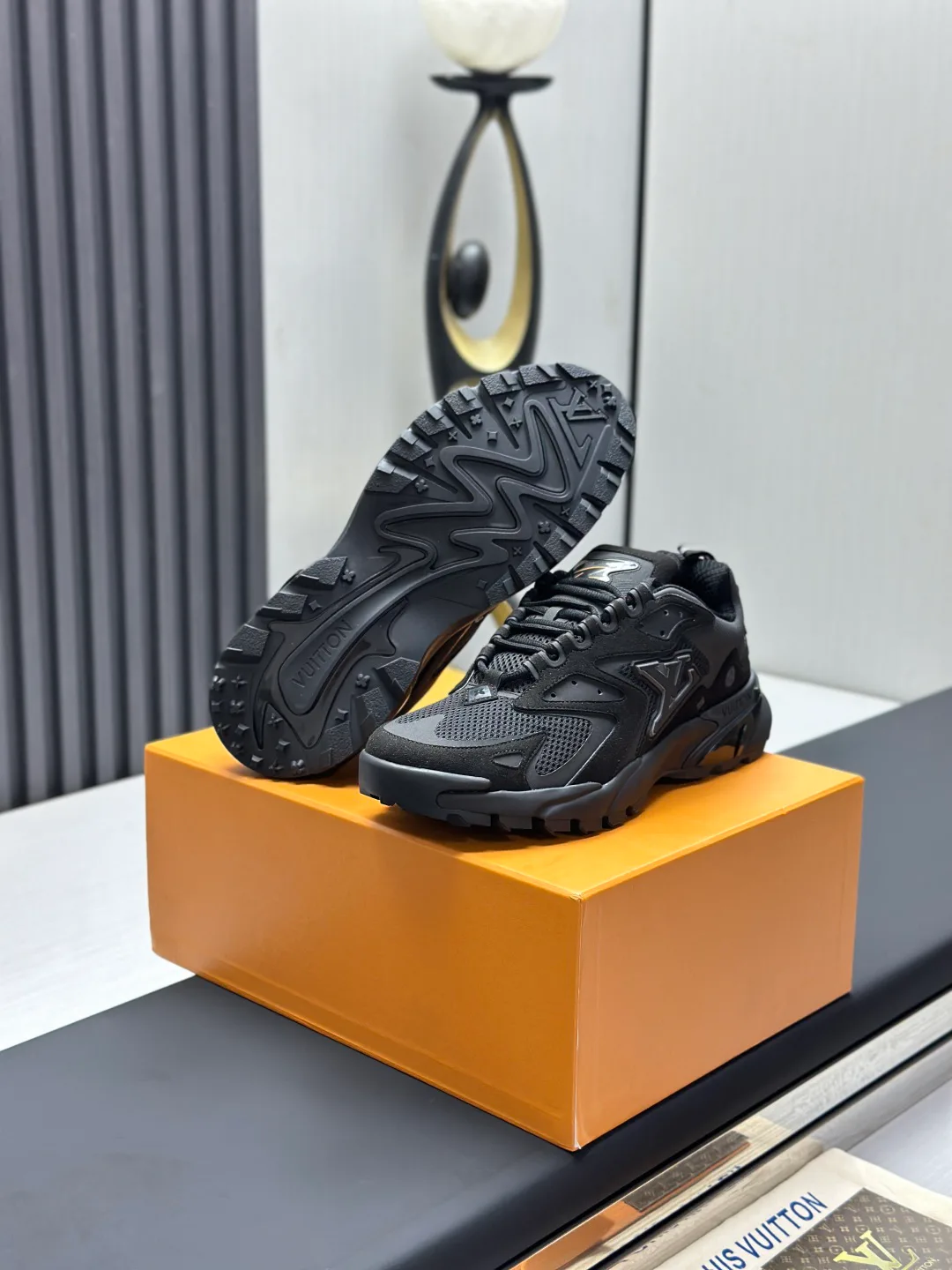 Women's Sneakers LOUIS VUITTON 18211982