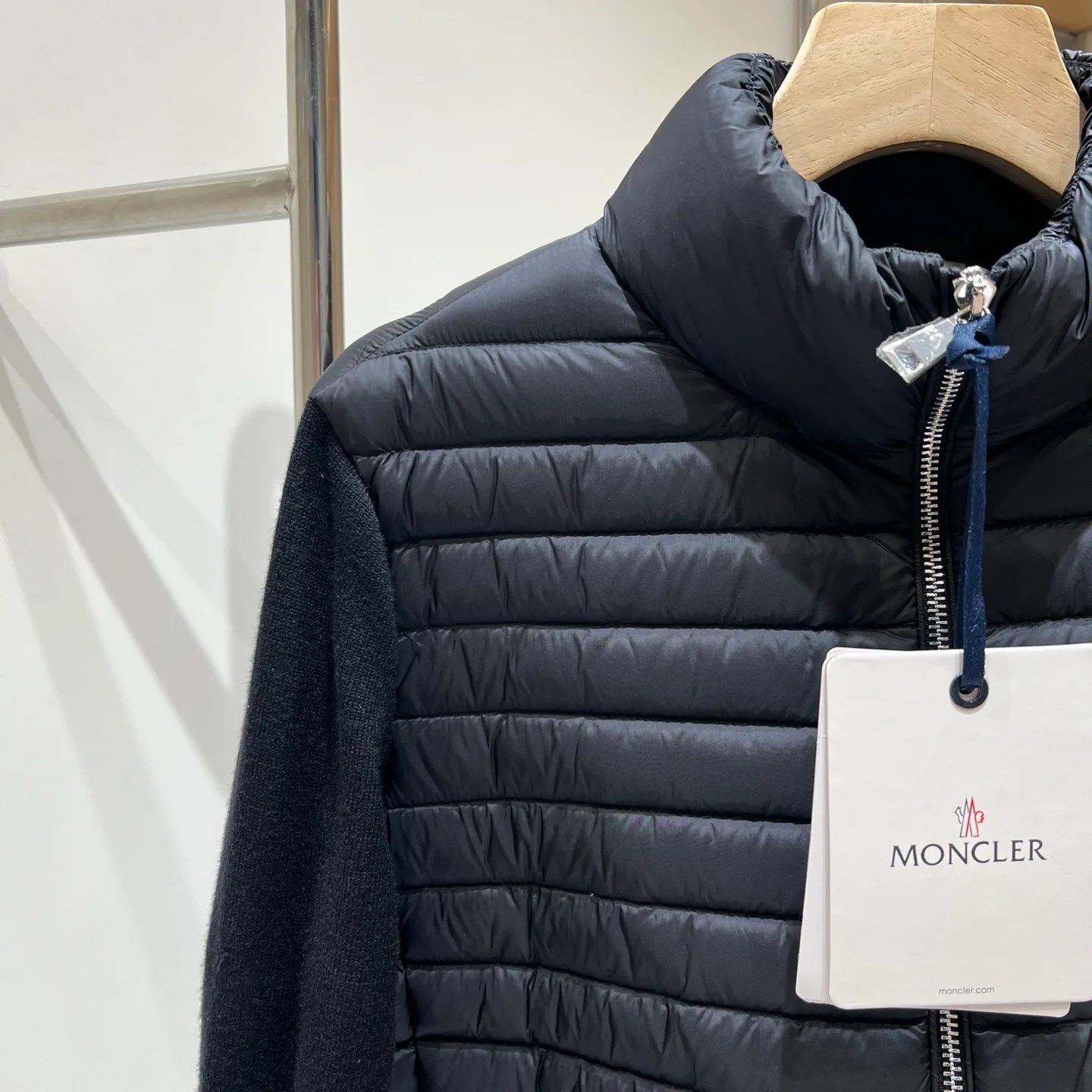 Women's Jackets And Down Jackets MONCLER 18043620