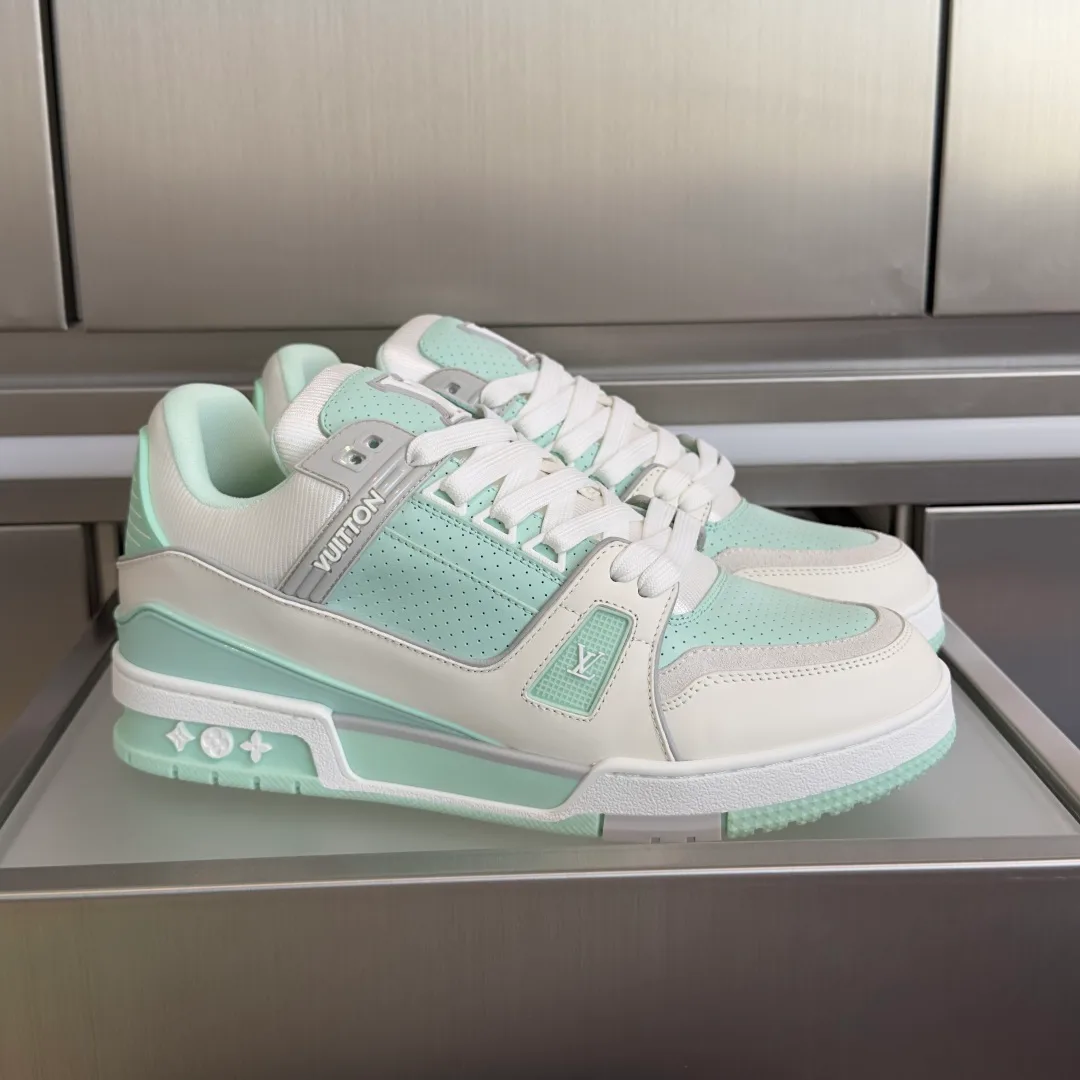 Women's Sneakers LOUIS VUITTON 17483745