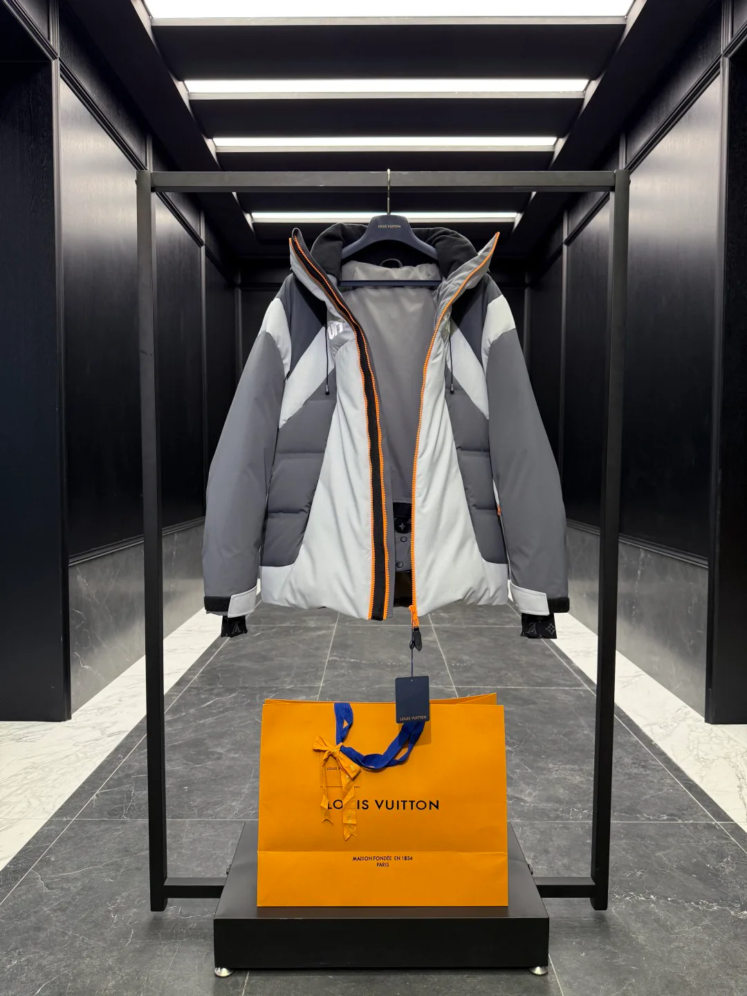 Men's Jackets And Down Jackets LOUIS VUITTON 18434616