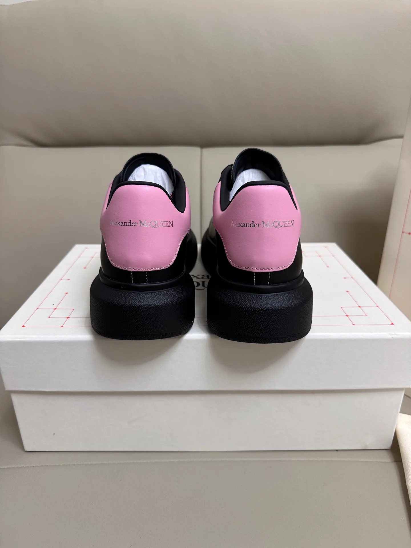 Кроссовки Женские Alexander Mcqueen 18616720
