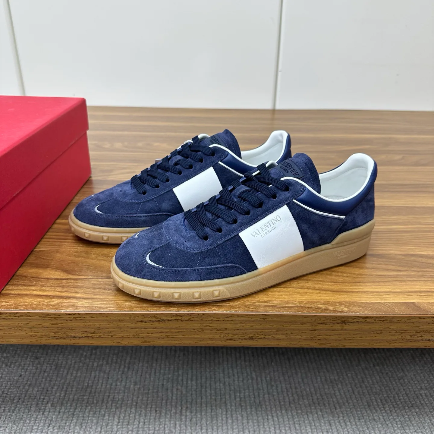 Men's Sneakers VALENTINO 18103434