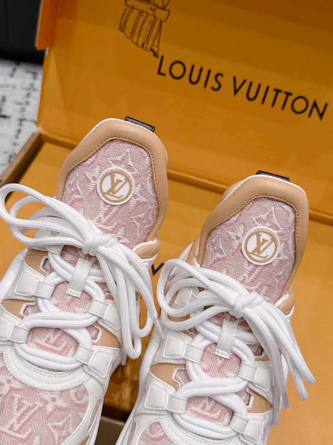 Women's Sneakers LOUIS VUITTON 18505469