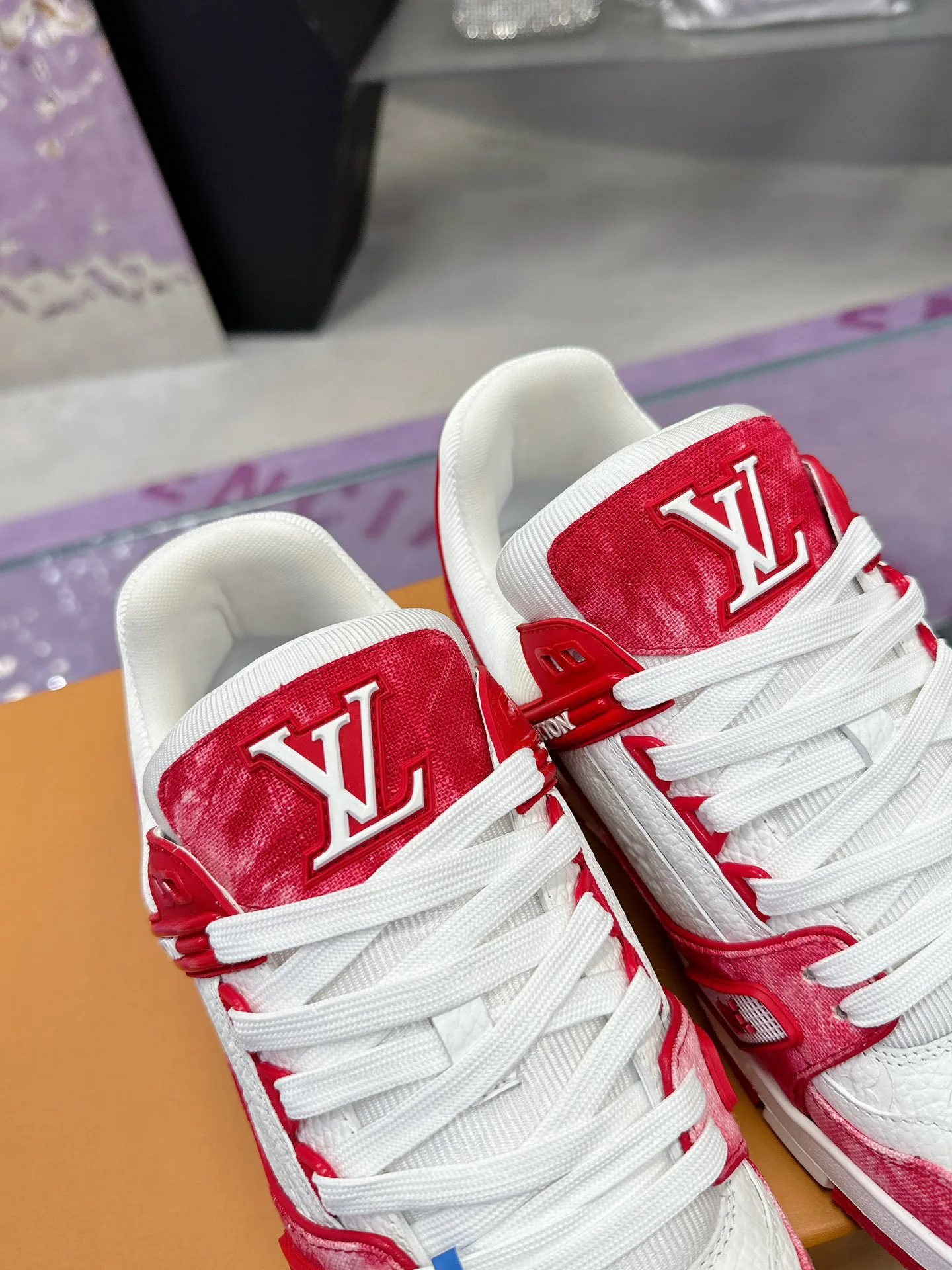 Women's Sneakers LOUIS VUITTON 17530408