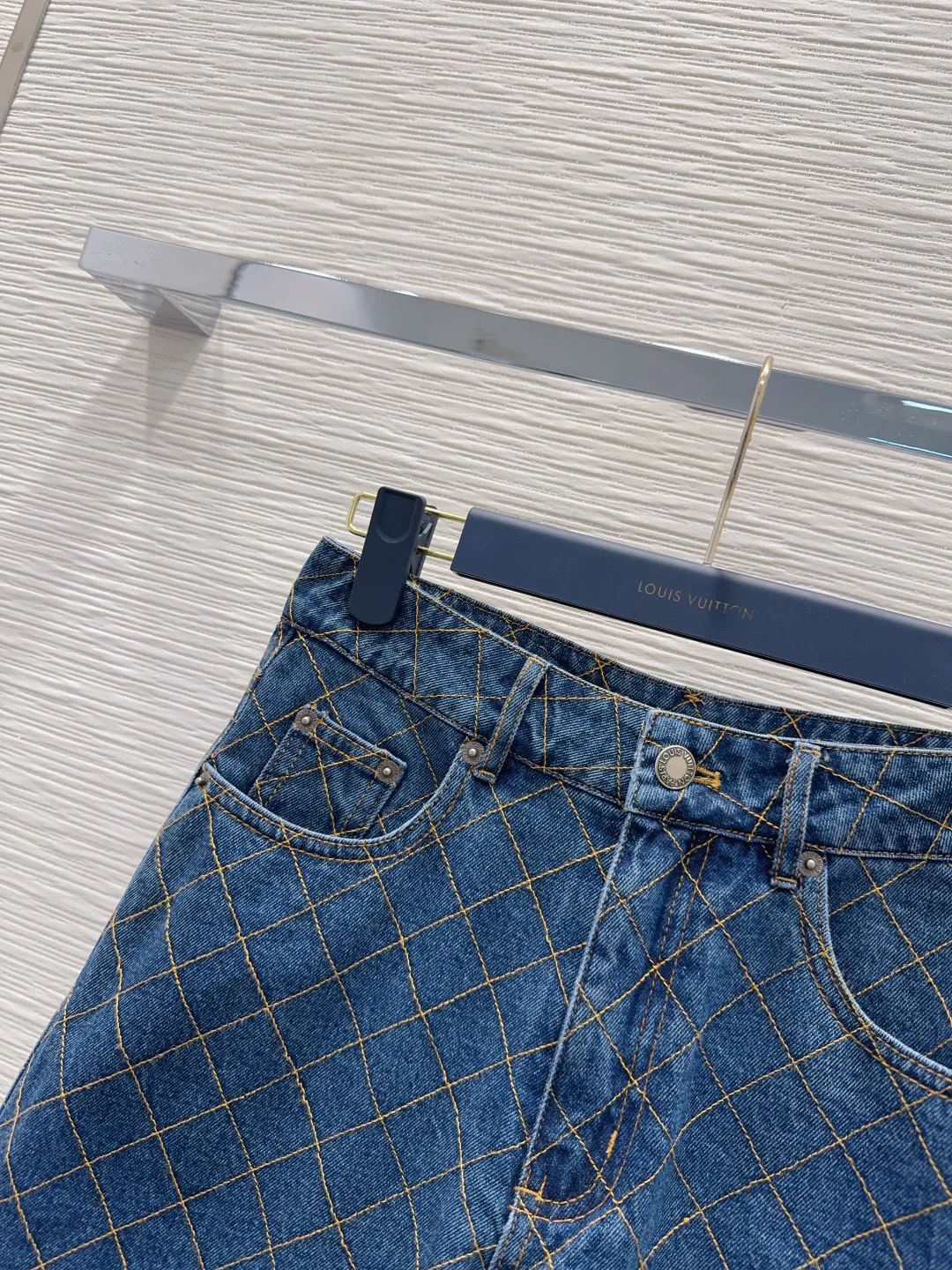 Women's Shorts LOUIS VUITTON 18211645