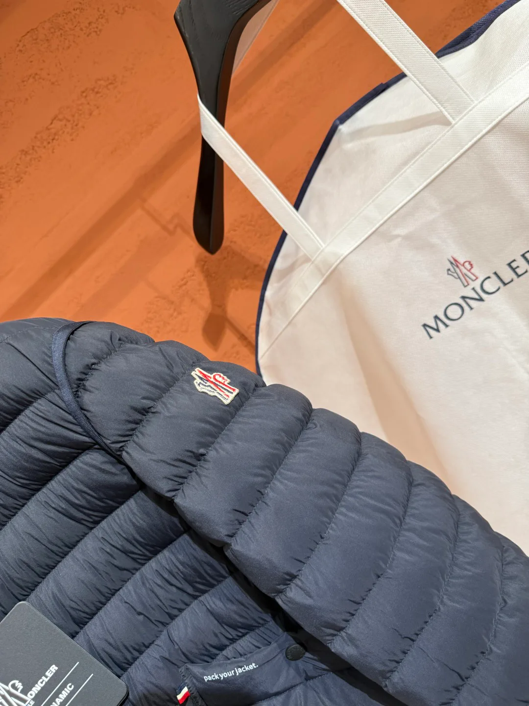 Women's Jackets And Down Jackets MONCLER 18048147