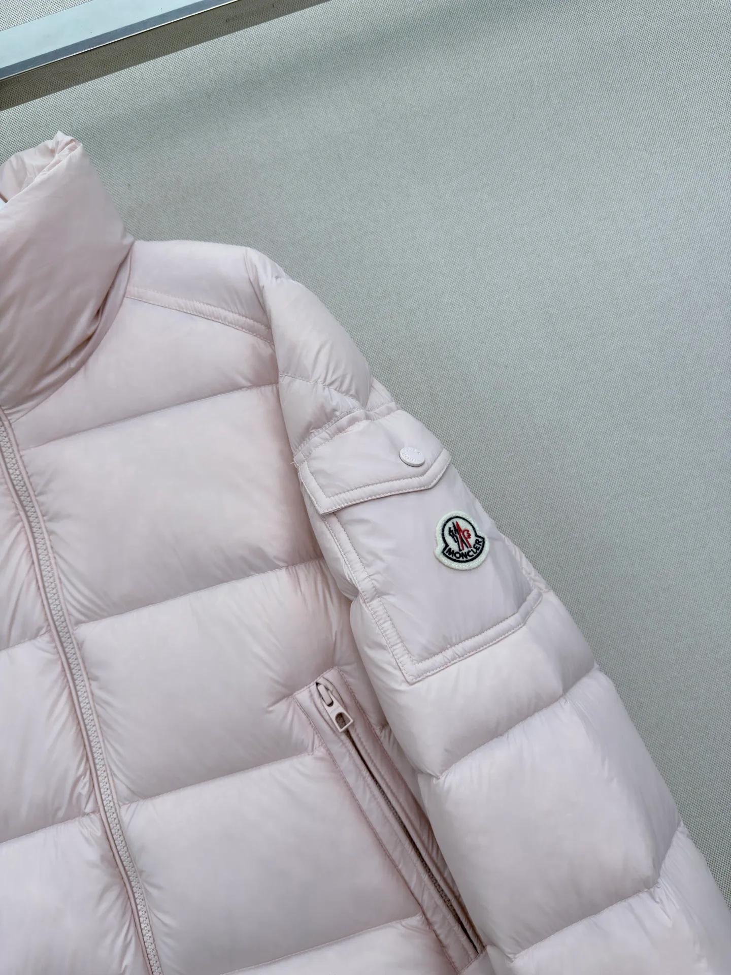 Women's Jackets And Down Jackets MONCLER 18439409