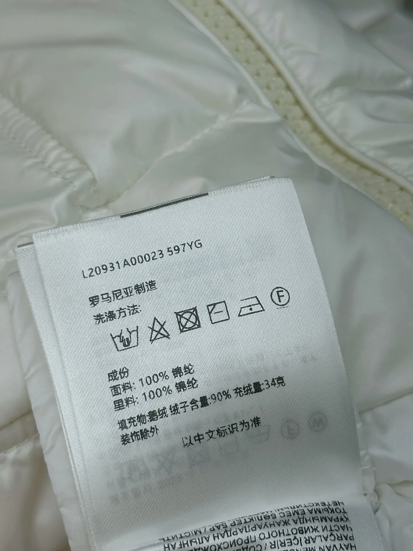 Women's Jackets And Down Jackets MONCLER 17960469
