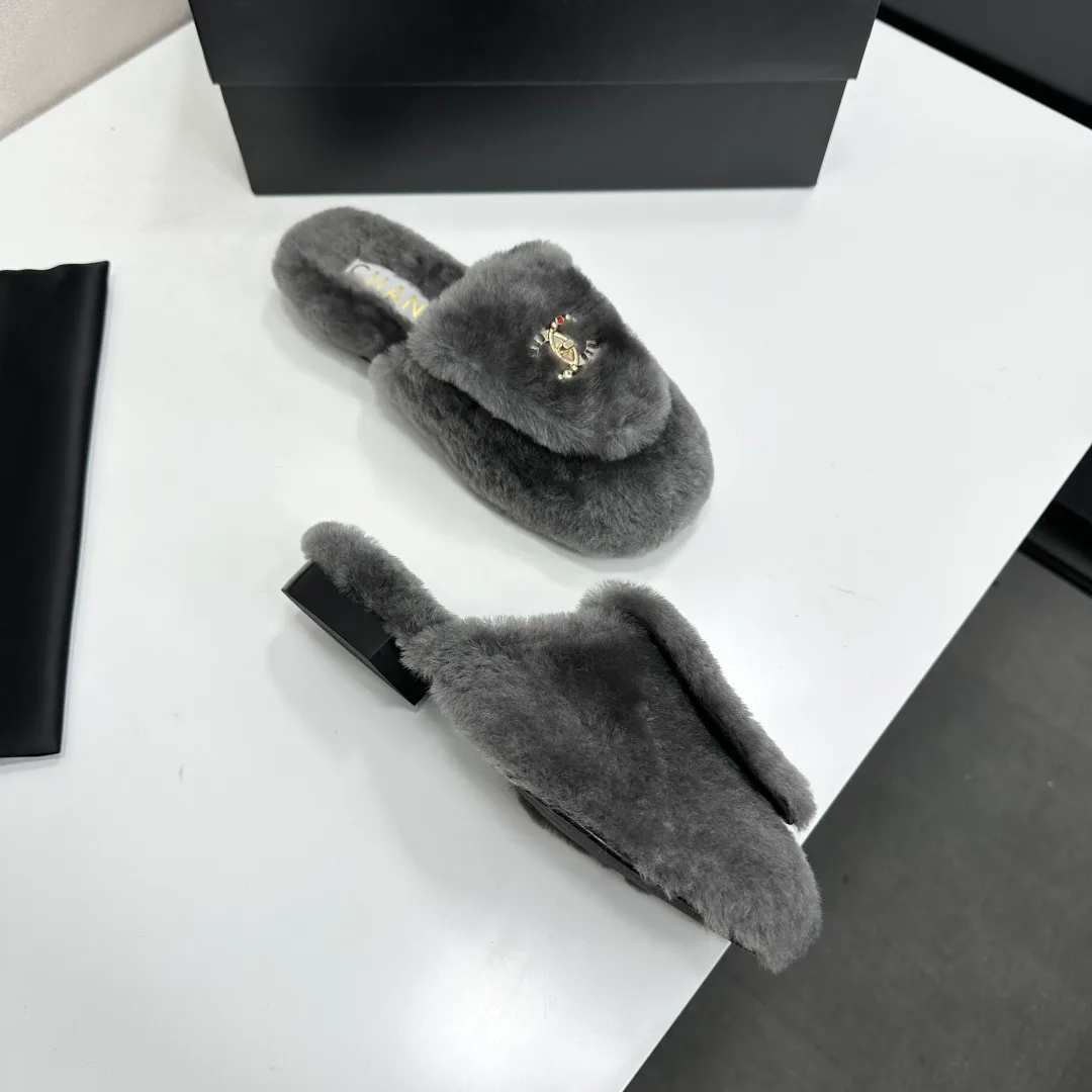 Women's Slippers CHANEL 18436109