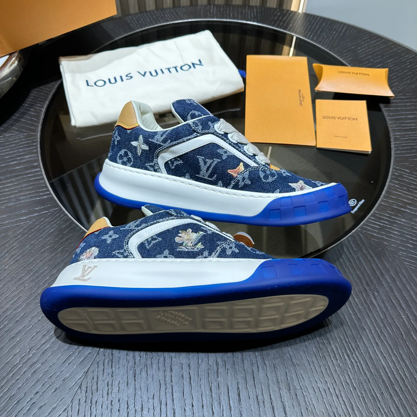 Men's Sneakers LOUIS VUITTON 18191604