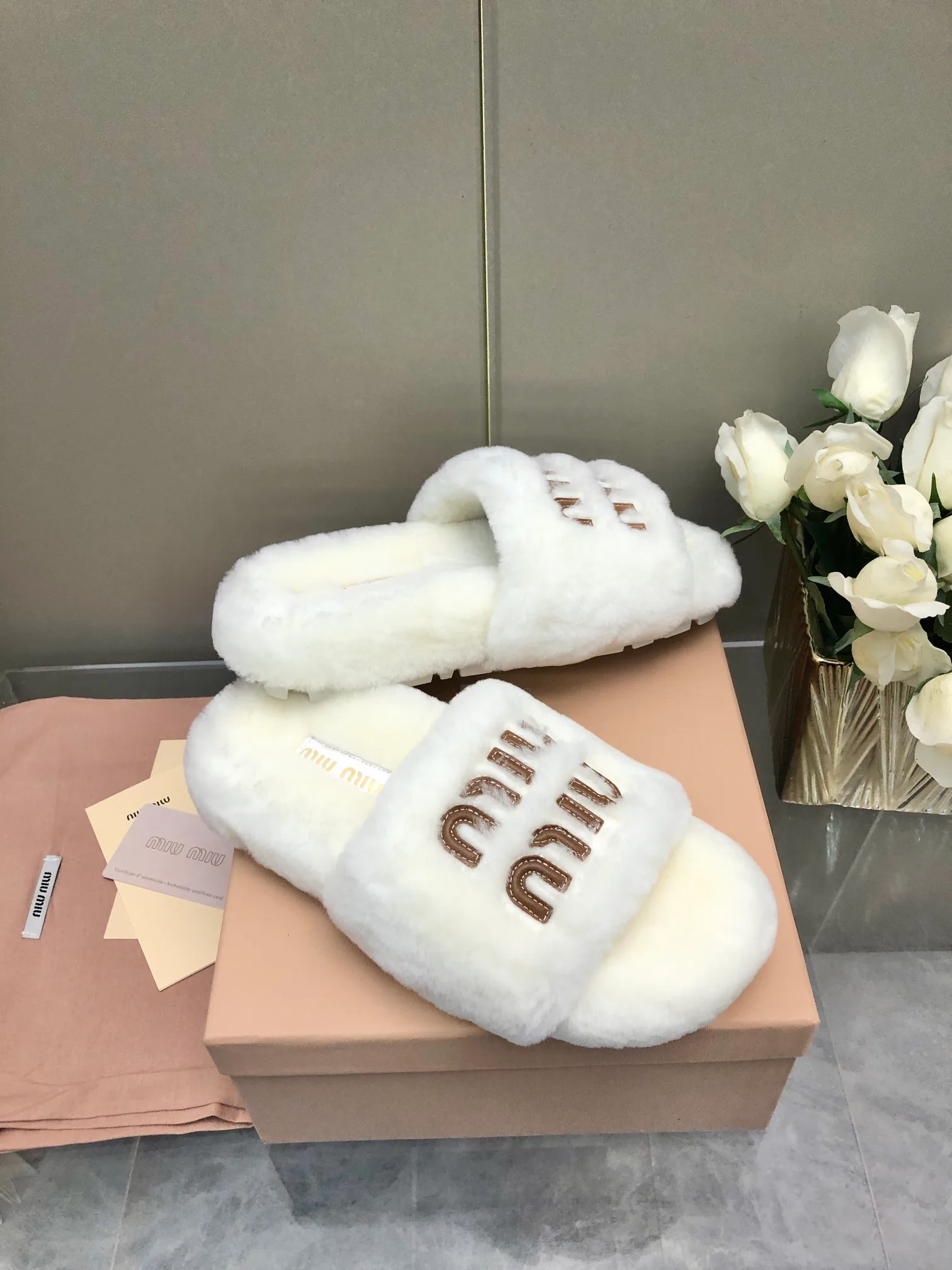 Women's Slippers MIU MIU 18005820