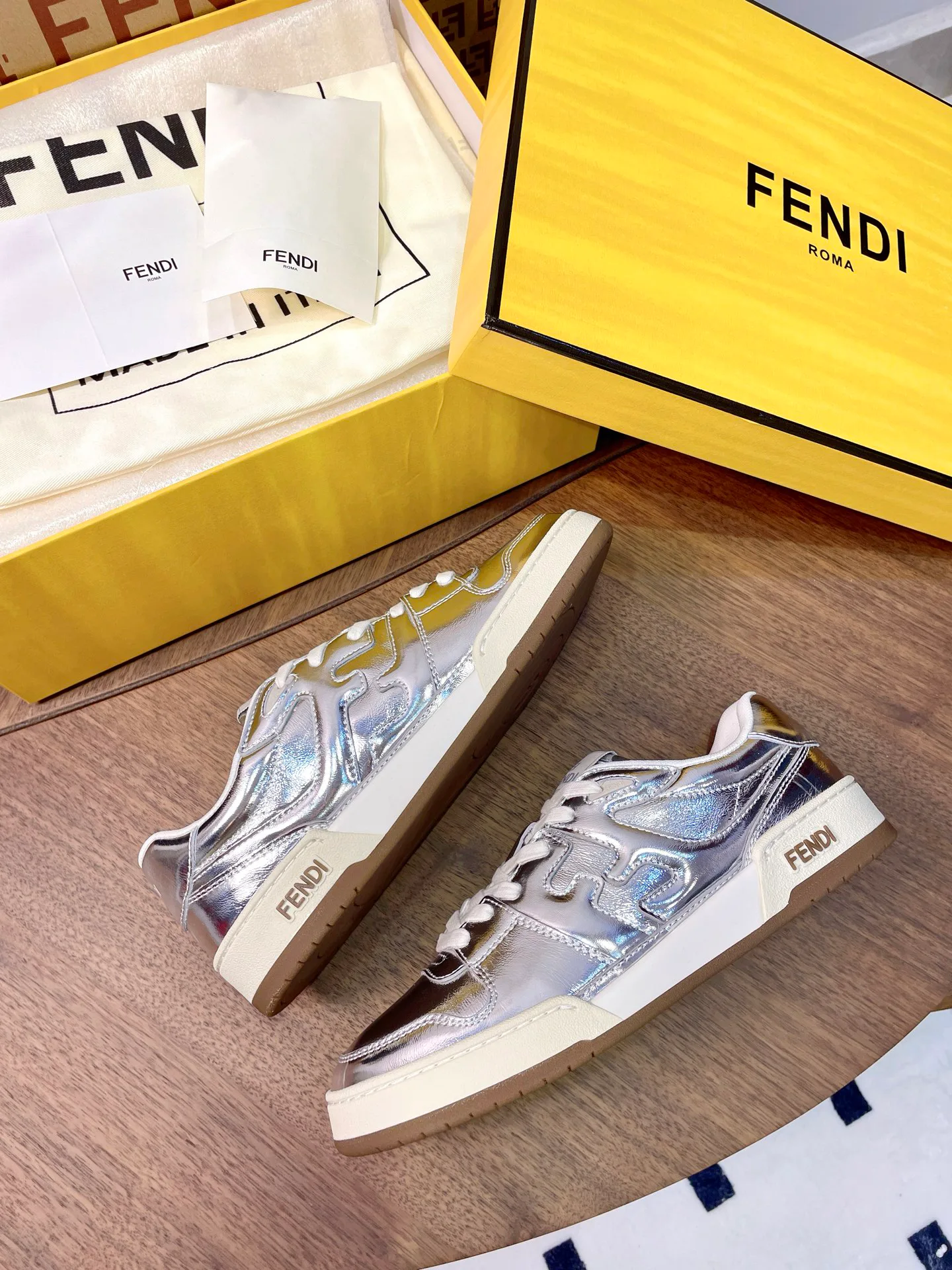 Women's Sneakers FENDI 17957326