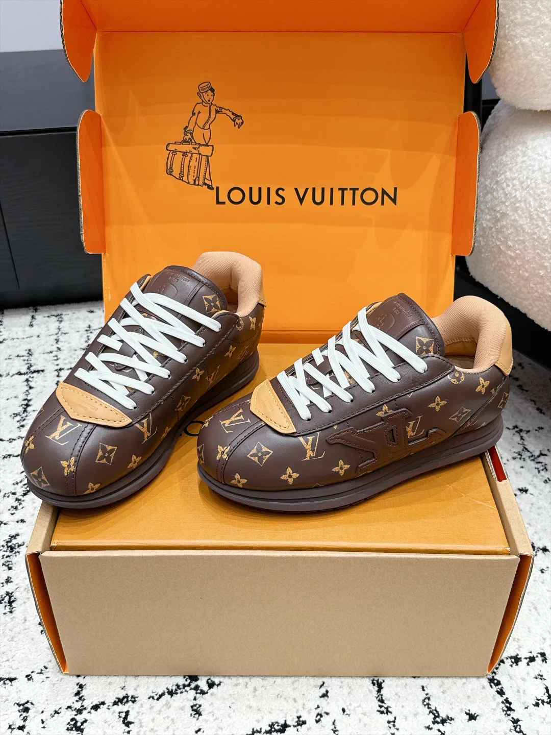 Women's Sneakers LOUIS VUITTON 18406470