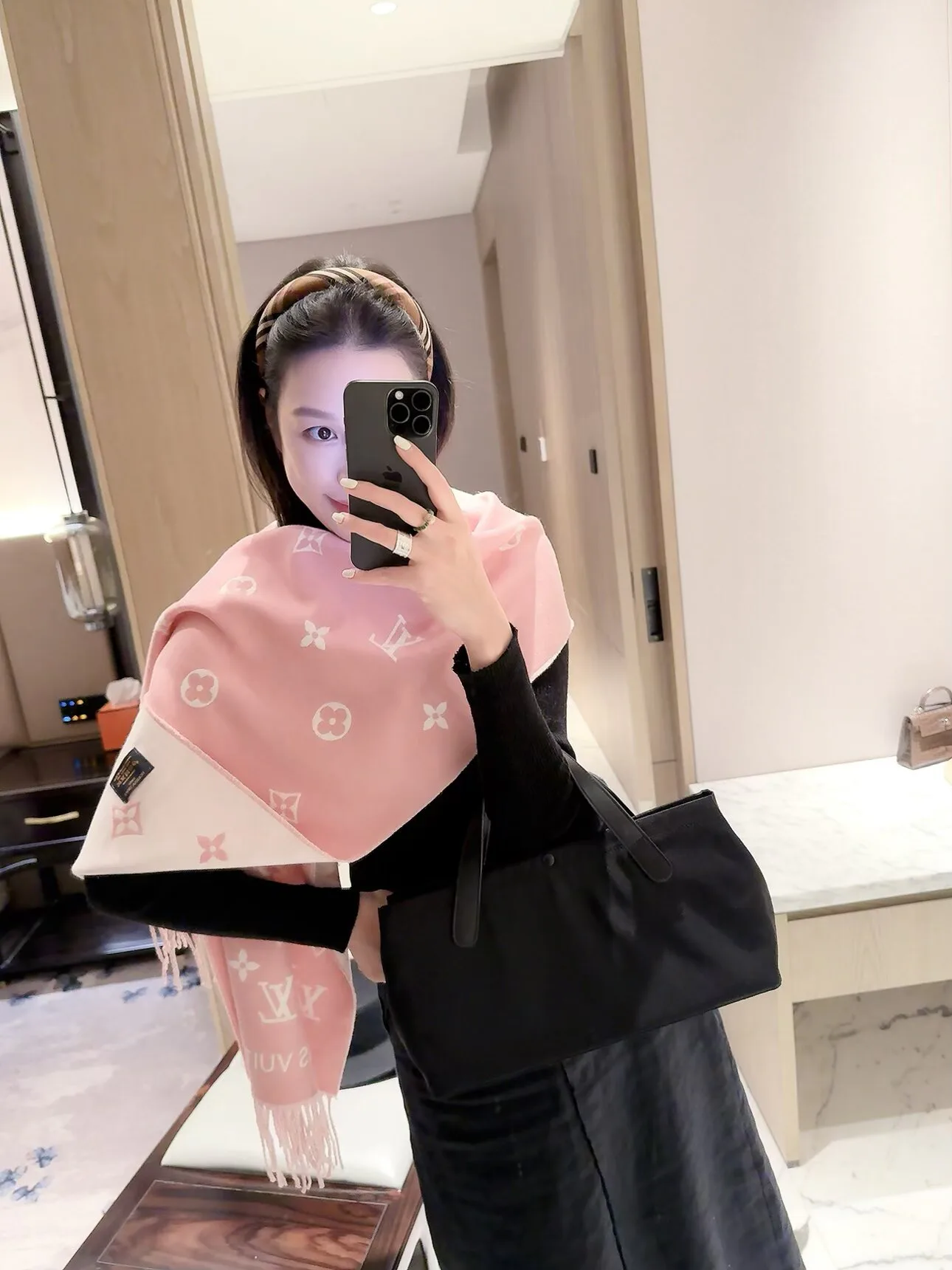 Scarves LOUIS VUITTON 18322601