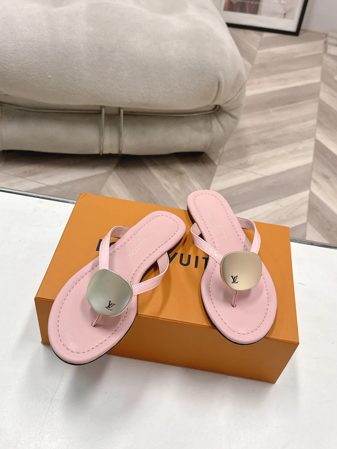 Women's Flip-Flops LOUIS VUITTON 17578108