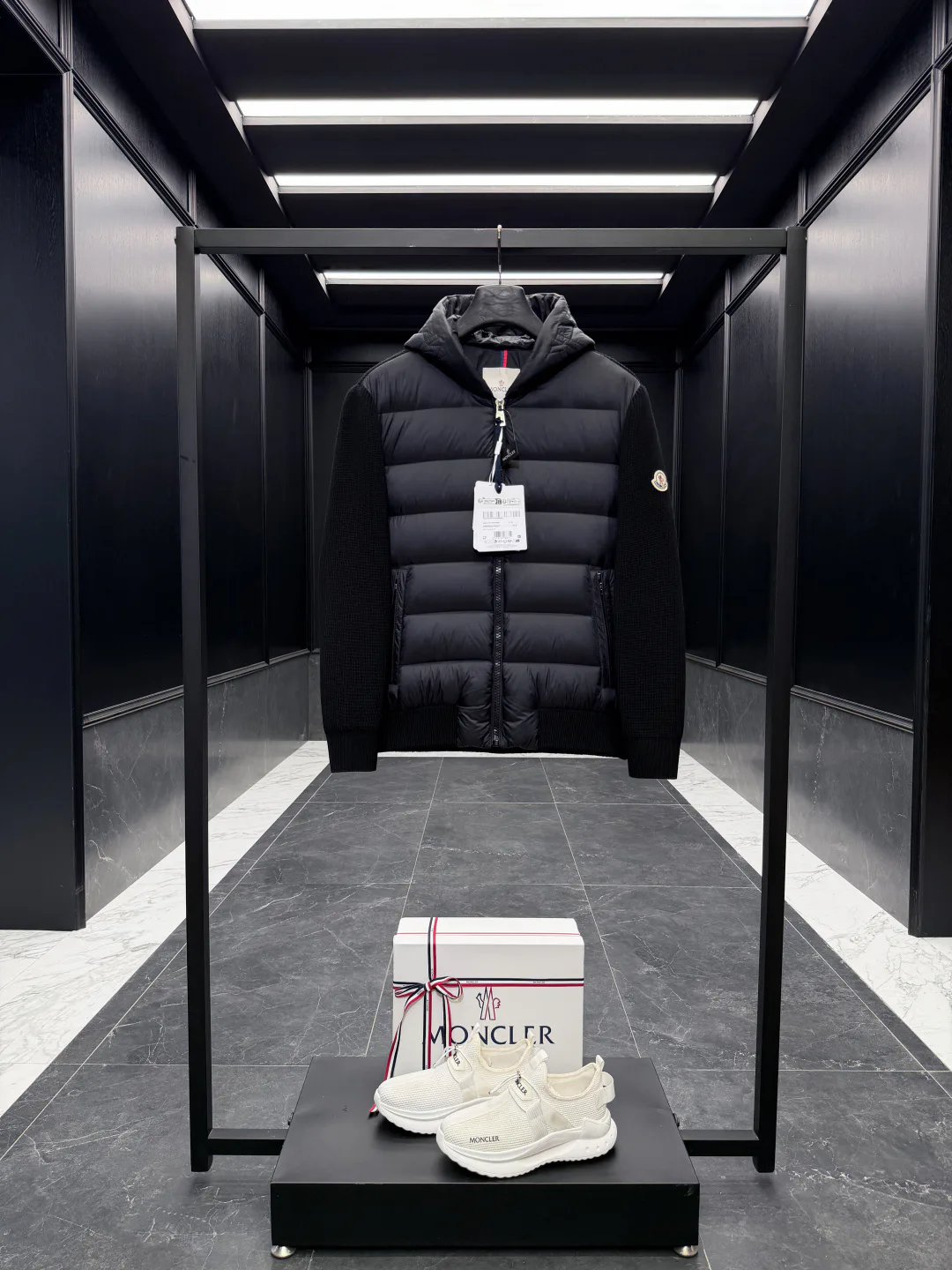 Men's Jackets And Down Jackets MONCLER 18416863