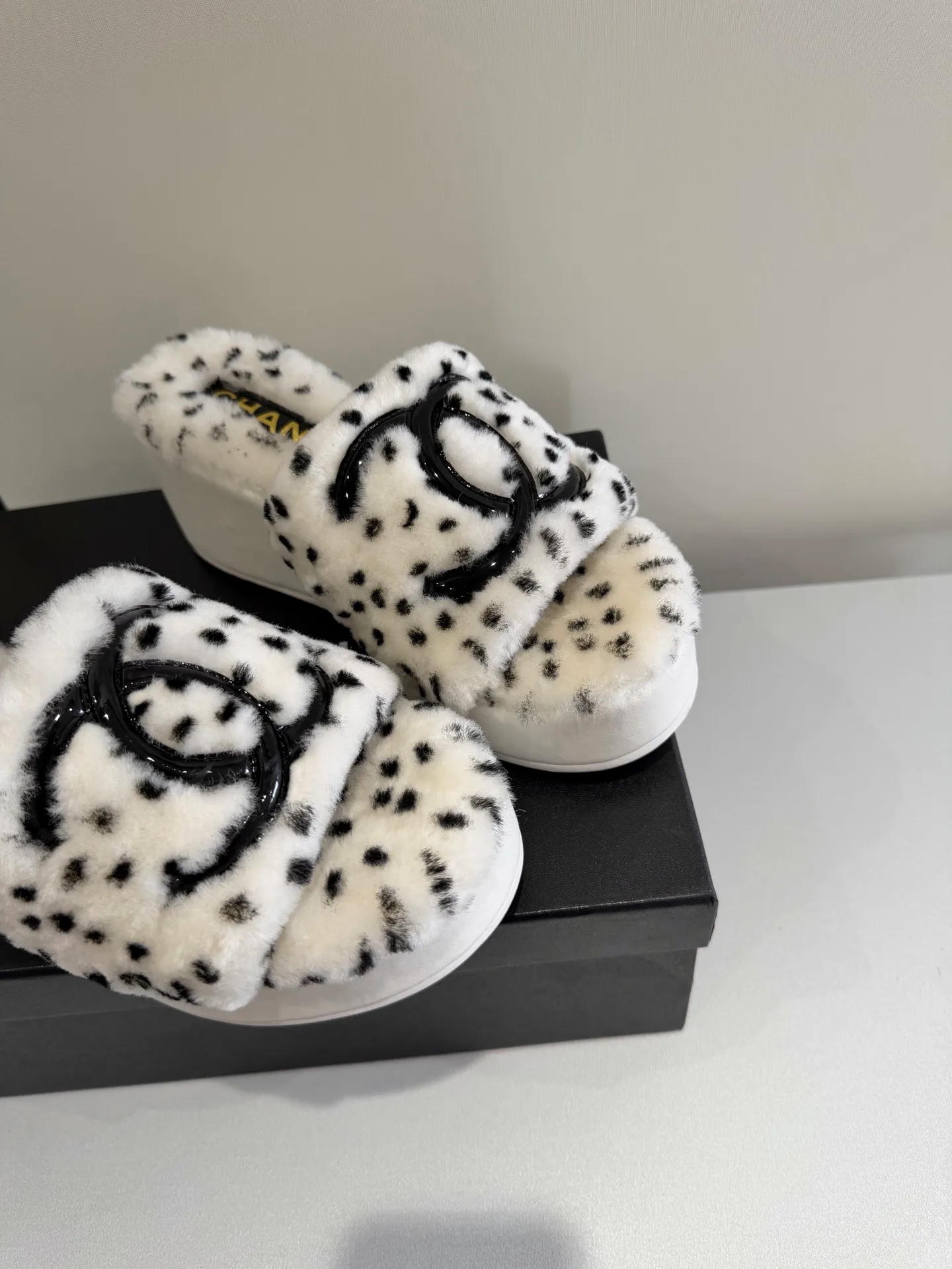 Women's Slippers CHANEL 18268444