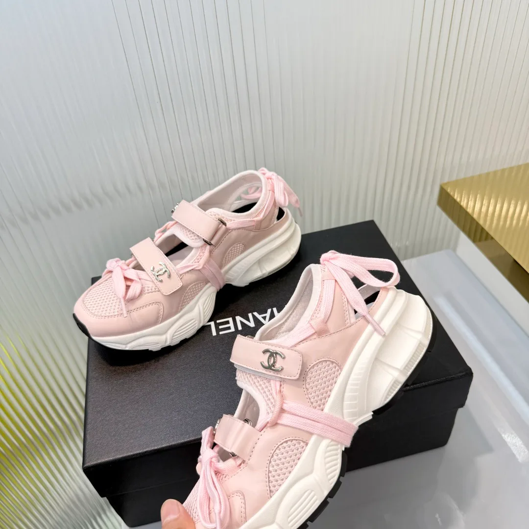Women's Sneakers CHANEL 18366969