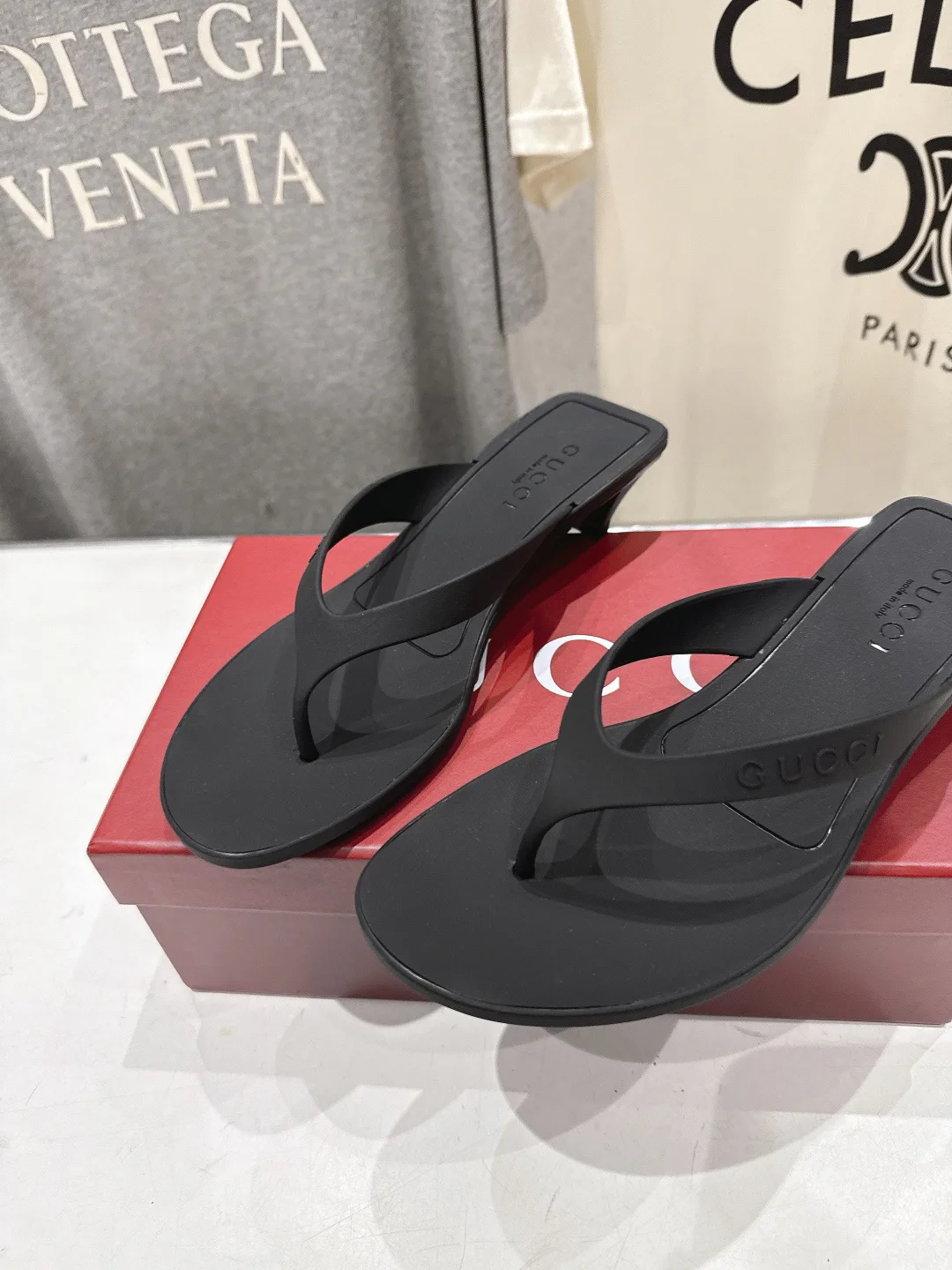 Women's Flip-Flops GUCCI 17057017