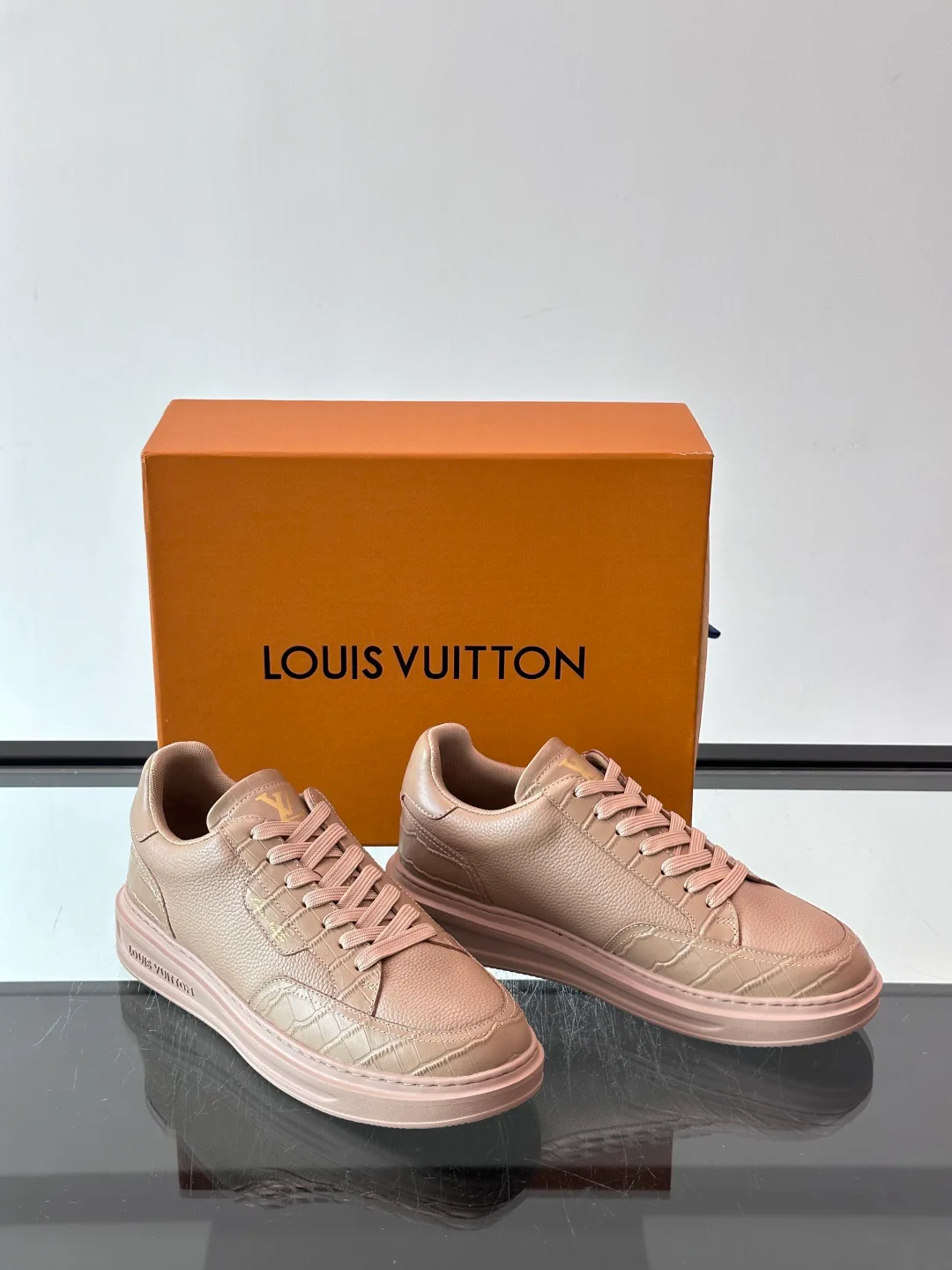 Women's Sneakers LOUIS VUITTON 18400578