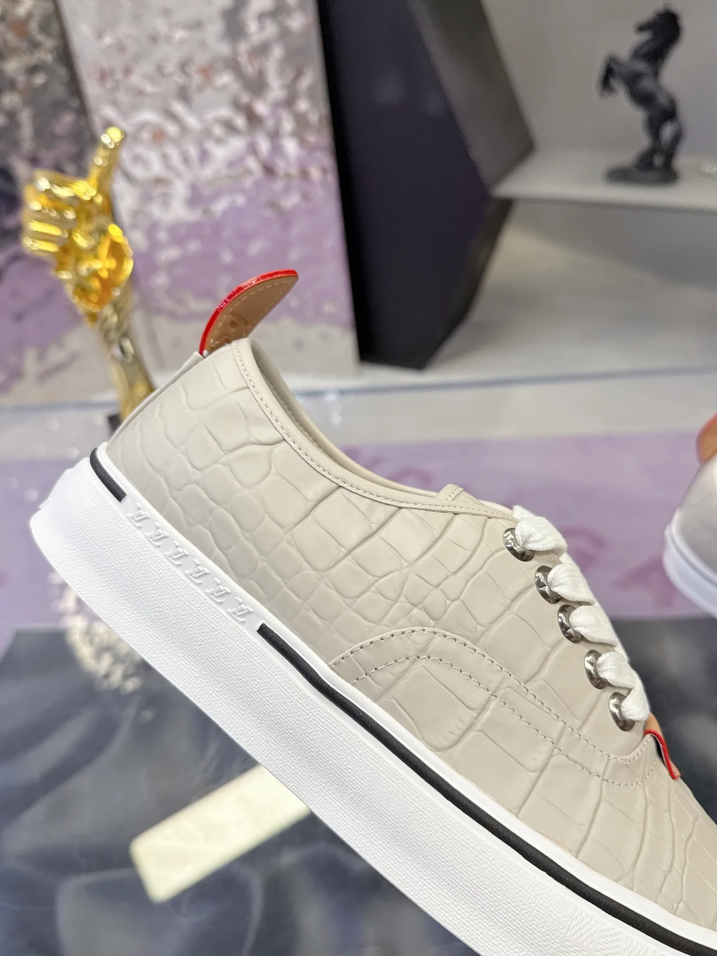 Men's Sneakers LOUIS VUITTON 17930914