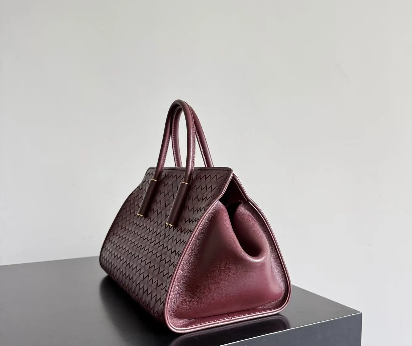 Women's Classic Handbags BOTTEGA VENETA 17974001