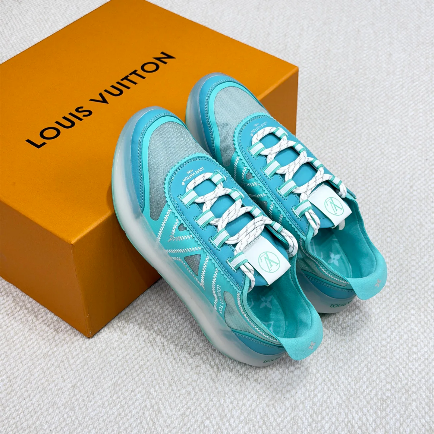 Women's Sneakers LOUIS VUITTON 18265145