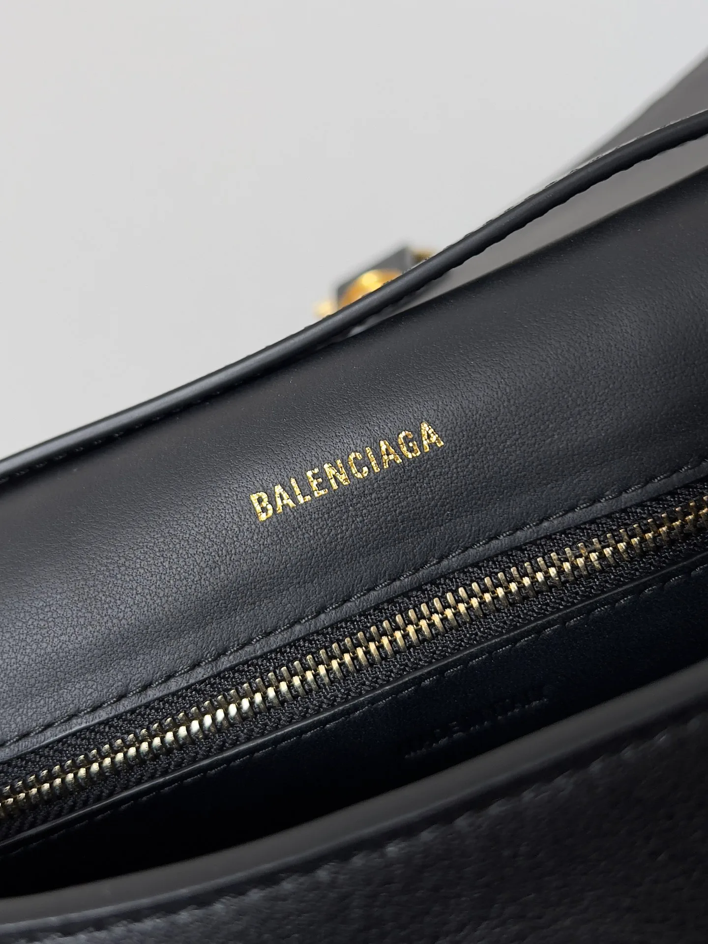 Классические Сумки Женские Balenciaga 18619537