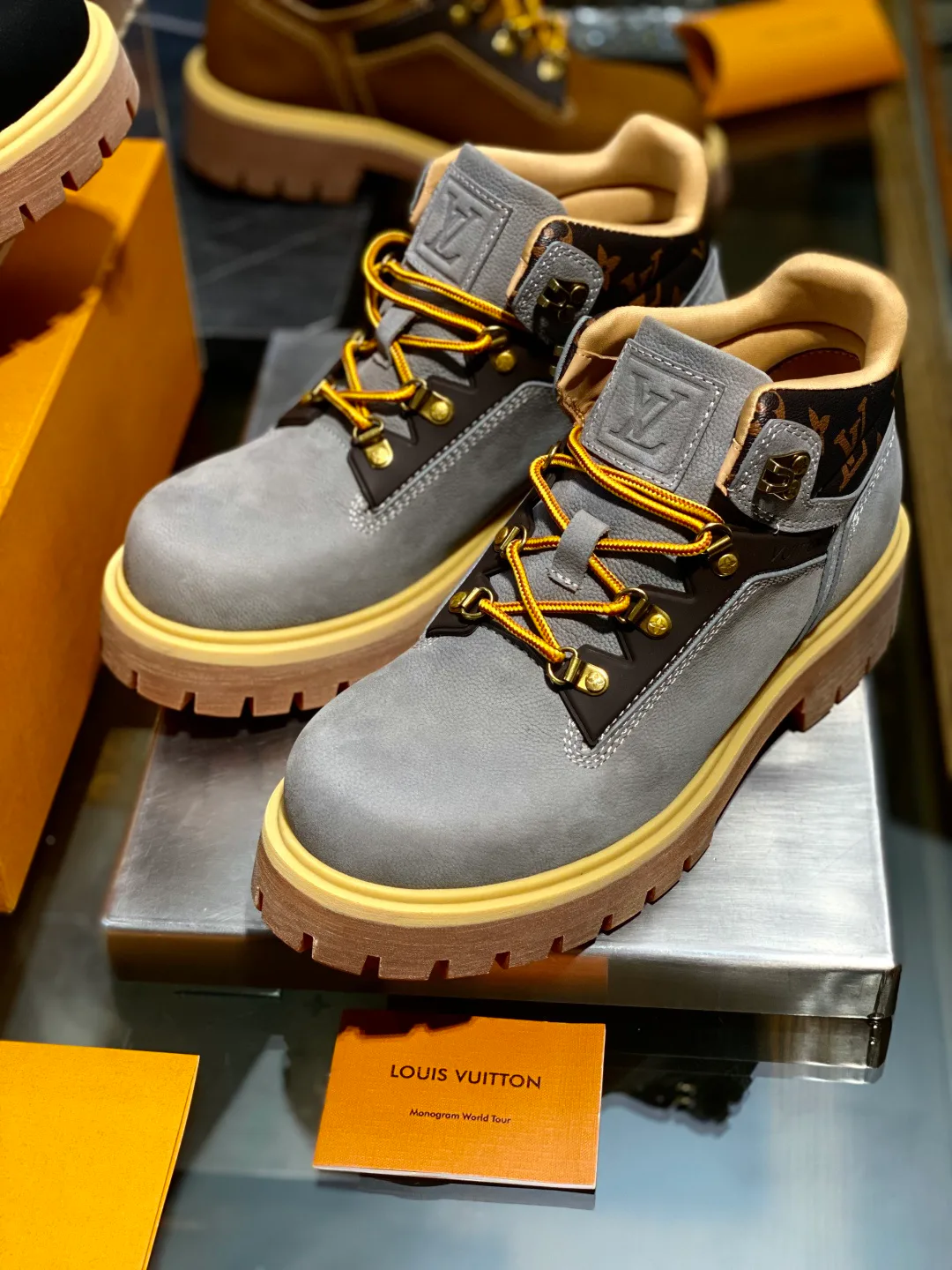Men's Ankle Boots LOUIS VUITTON 18363480