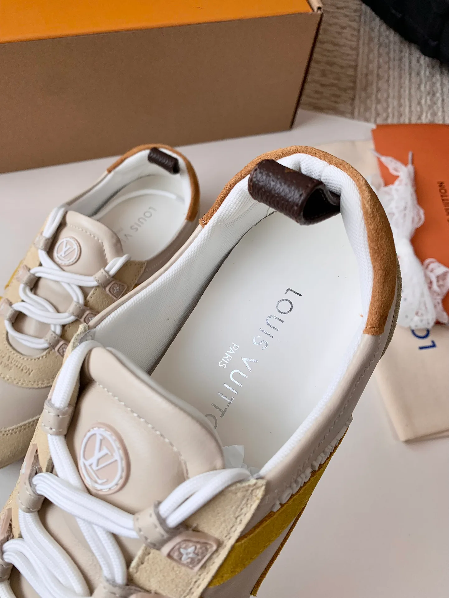 Women's Sneakers LOUIS VUITTON 17753812
