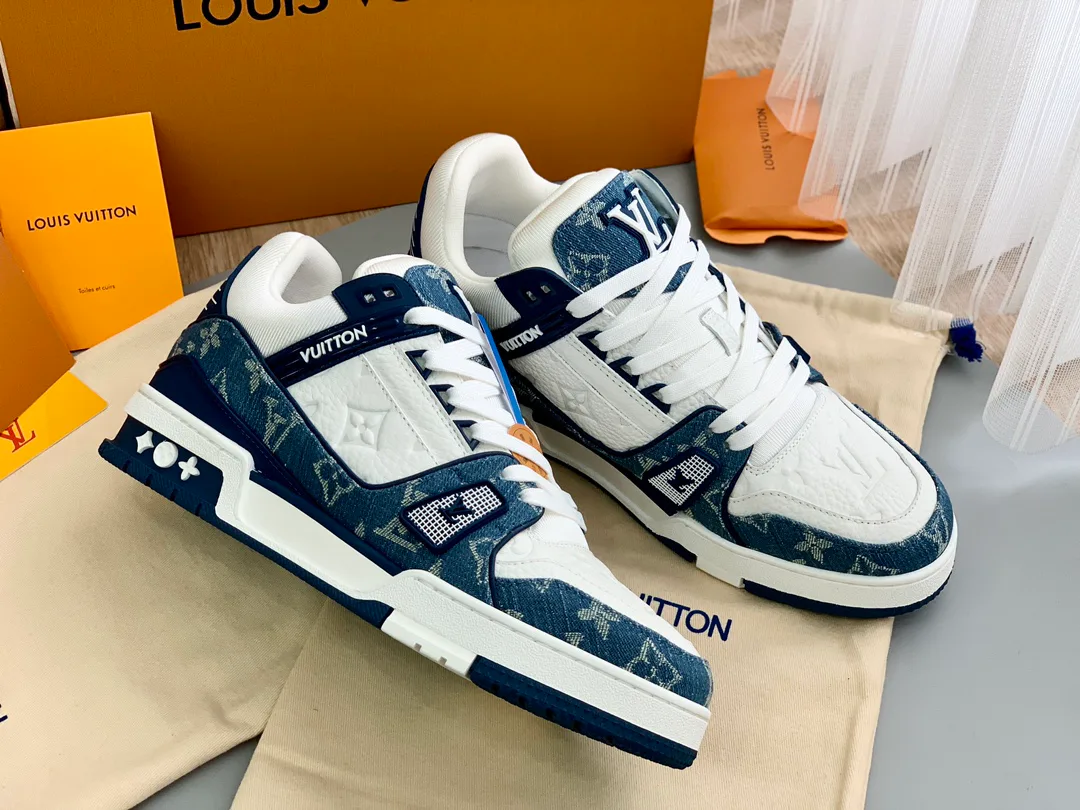 Women's Sneakers LOUIS VUITTON 18014125