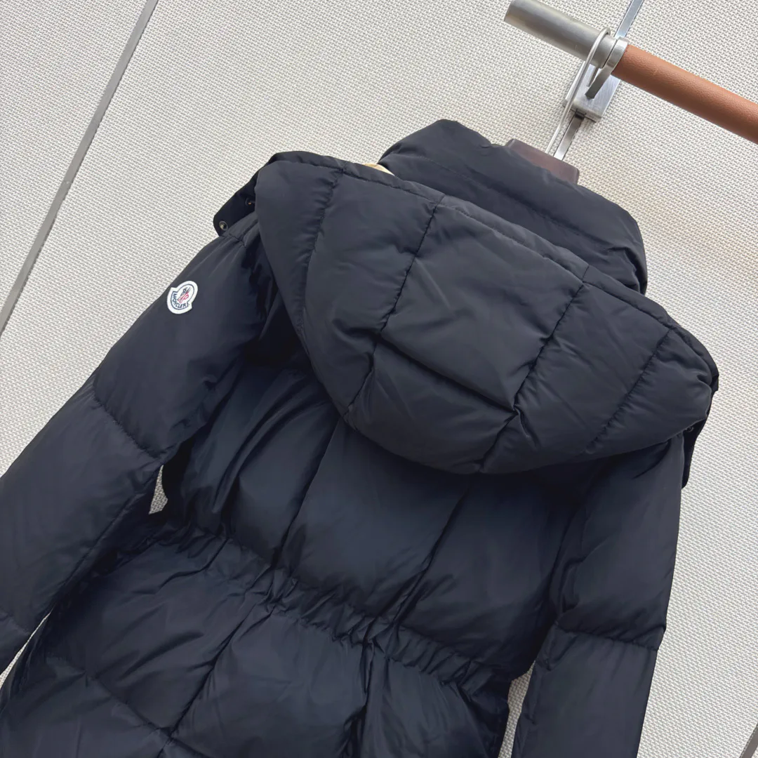 Women's Jackets And Down Jackets MONCLER 18225552