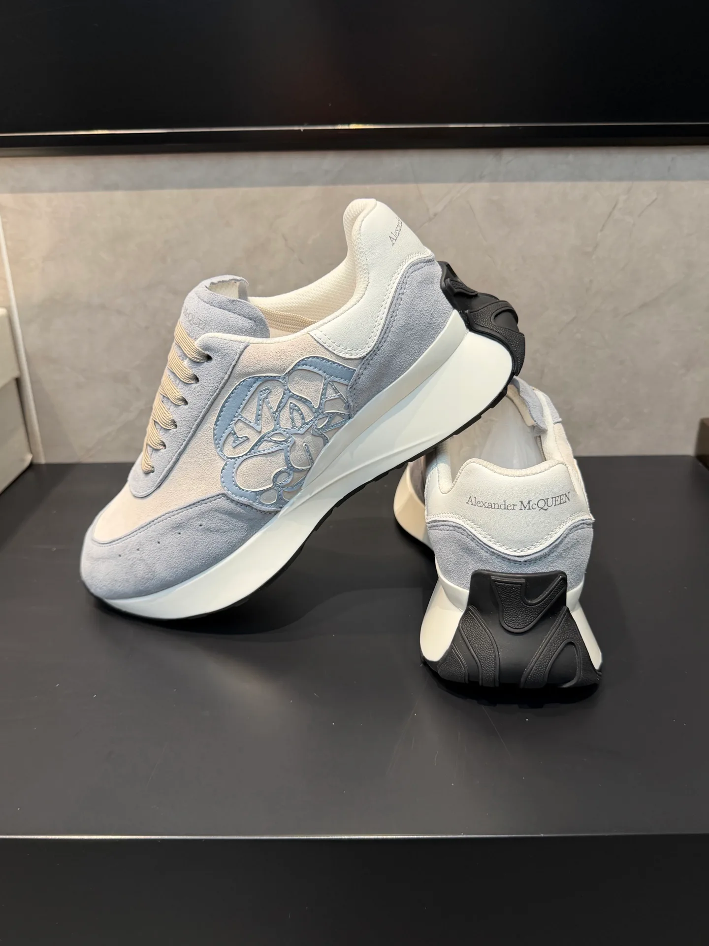 Women's Sneakers ALEXANDER MCQUEEN 18363892