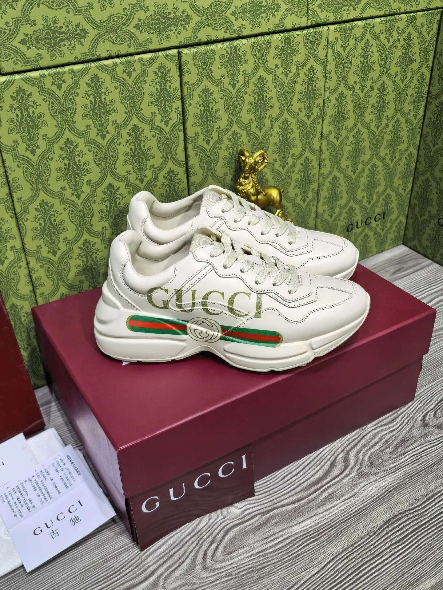 Women's Sneakers GUCCI 18039943