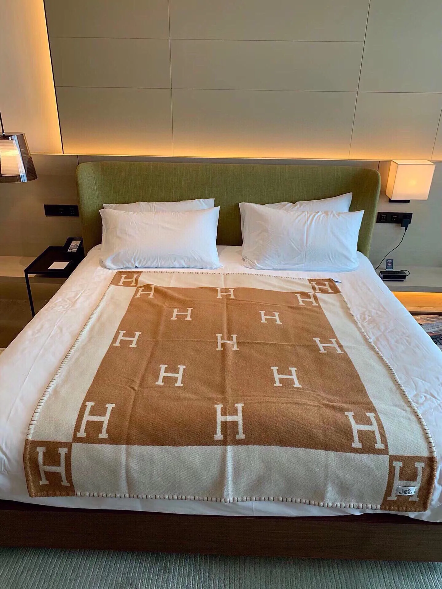 Textiles HERMES 18002675