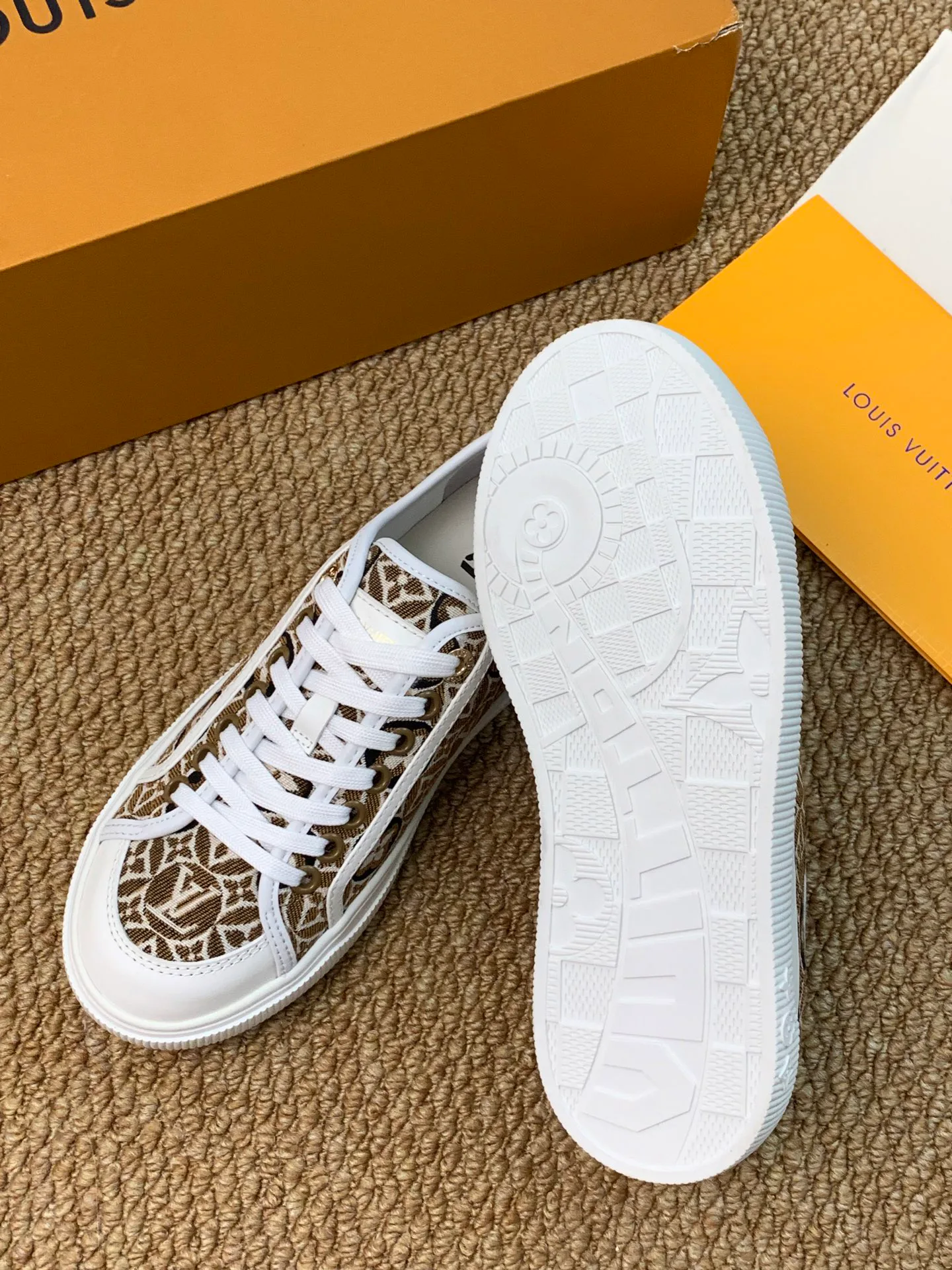 Women's Sneakers LOUIS VUITTON 17545200