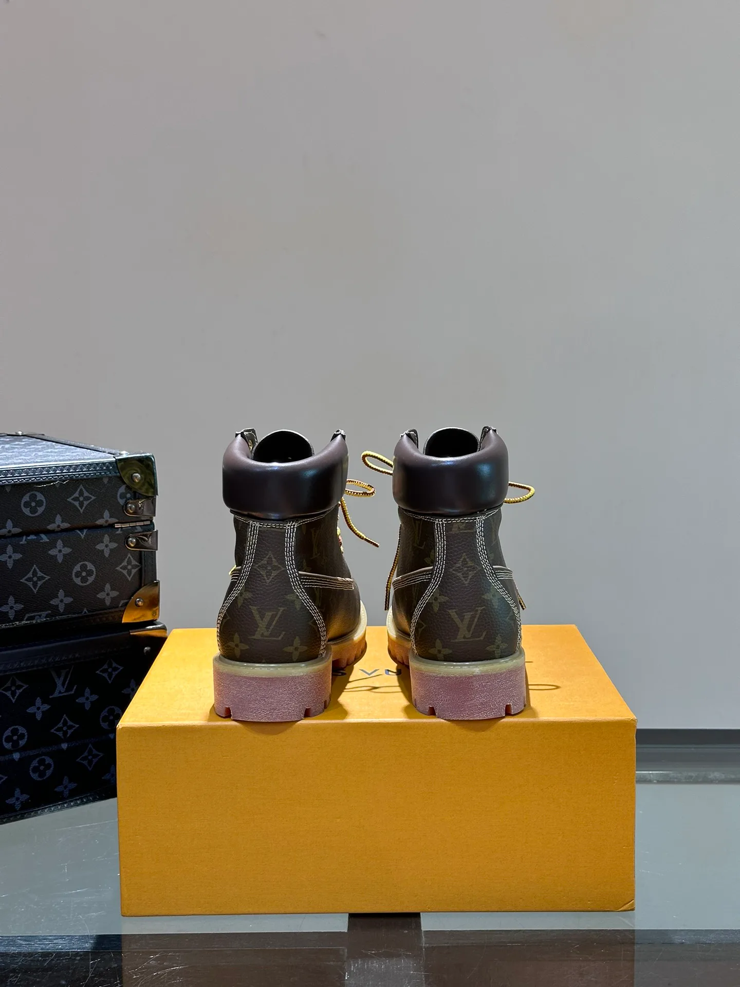 Men's Ankle Boots LOUIS VUITTON 17955336