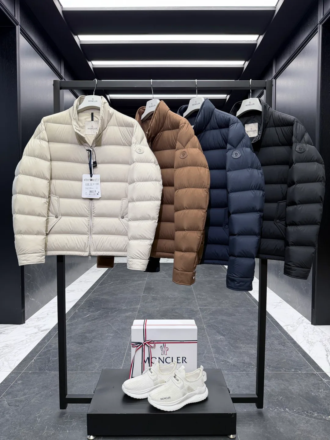 Men's Jackets And Down Jackets MONCLER 18007894