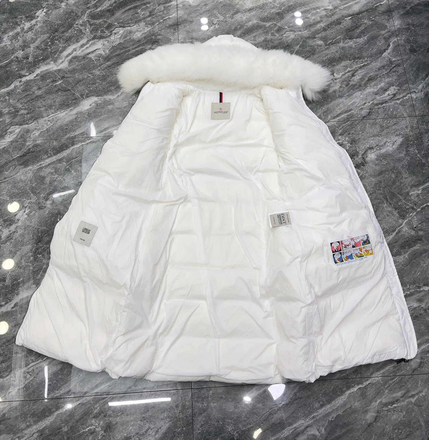 Women's Jackets And Down Jackets MONCLER 18346149
