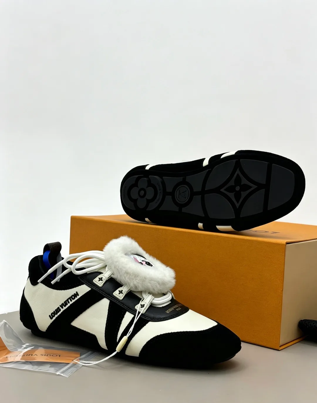 Women's Sneakers LOUIS VUITTON 18006200