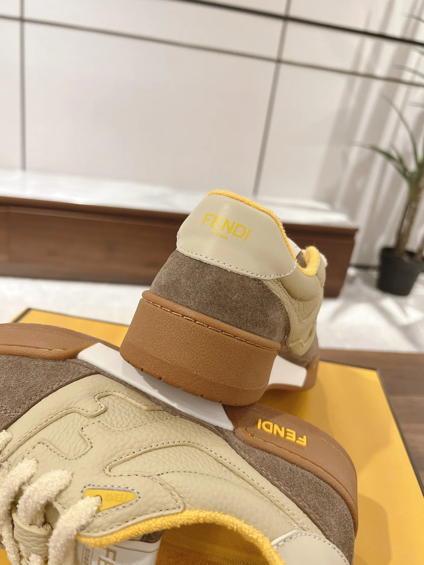 Women's Sneakers FENDI 18219593