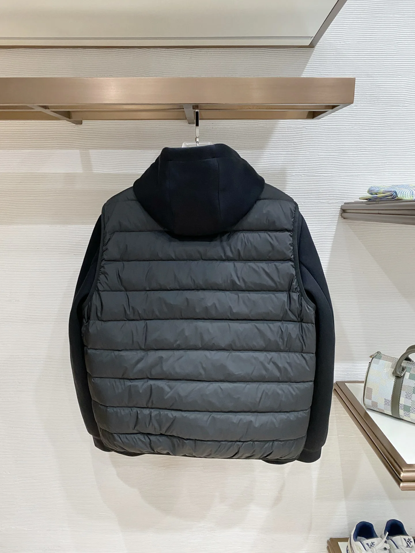Men's Jackets And Down Jackets MONCLER 18387379