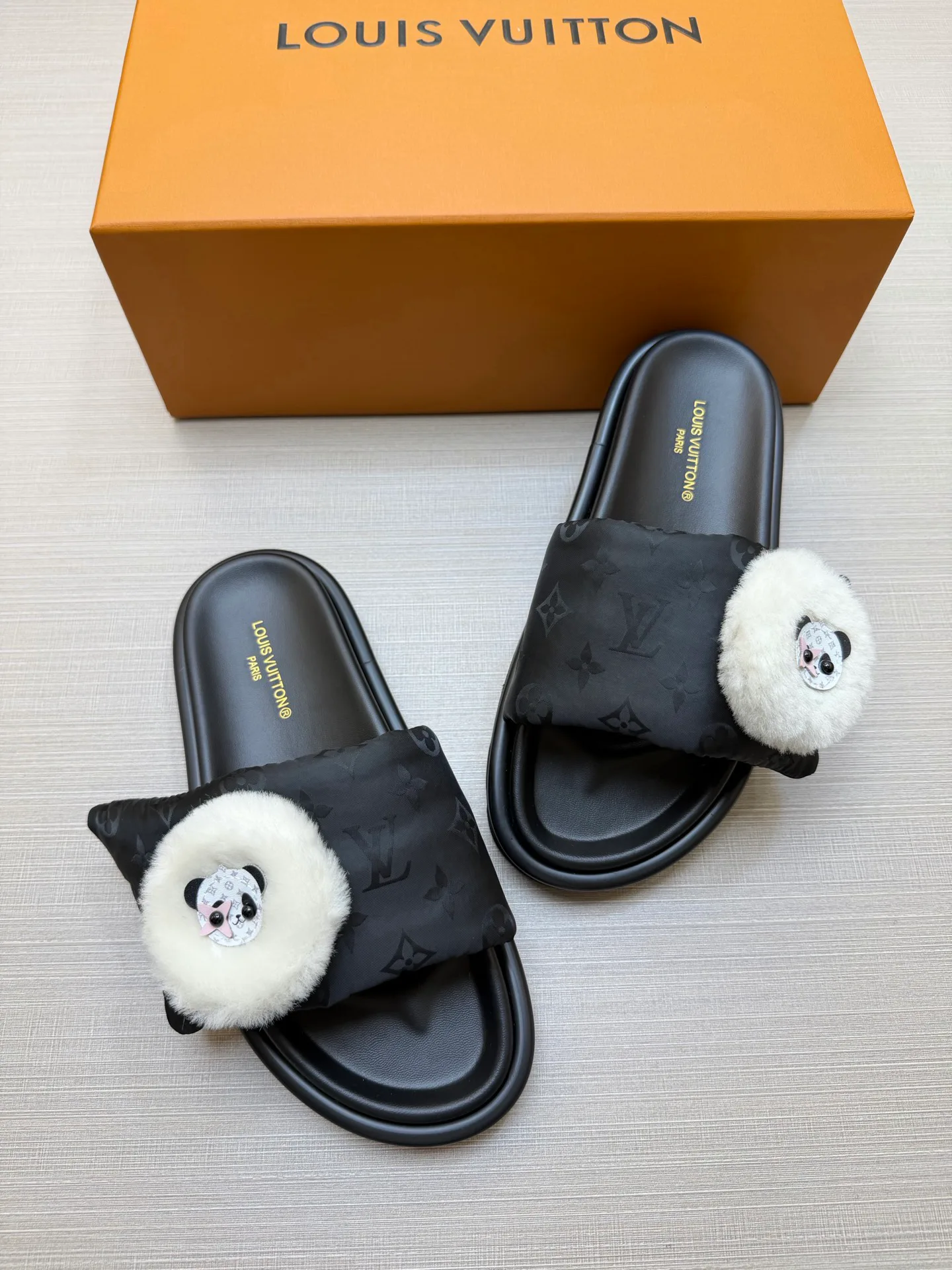 Women's Flip-Flops LOUIS VUITTON 18011819