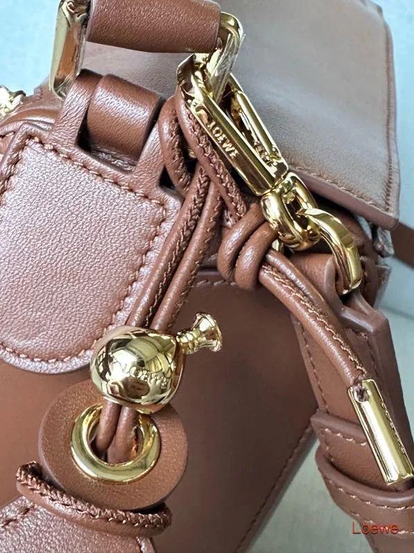 Women's Classic Handbags LOEWE 18434828