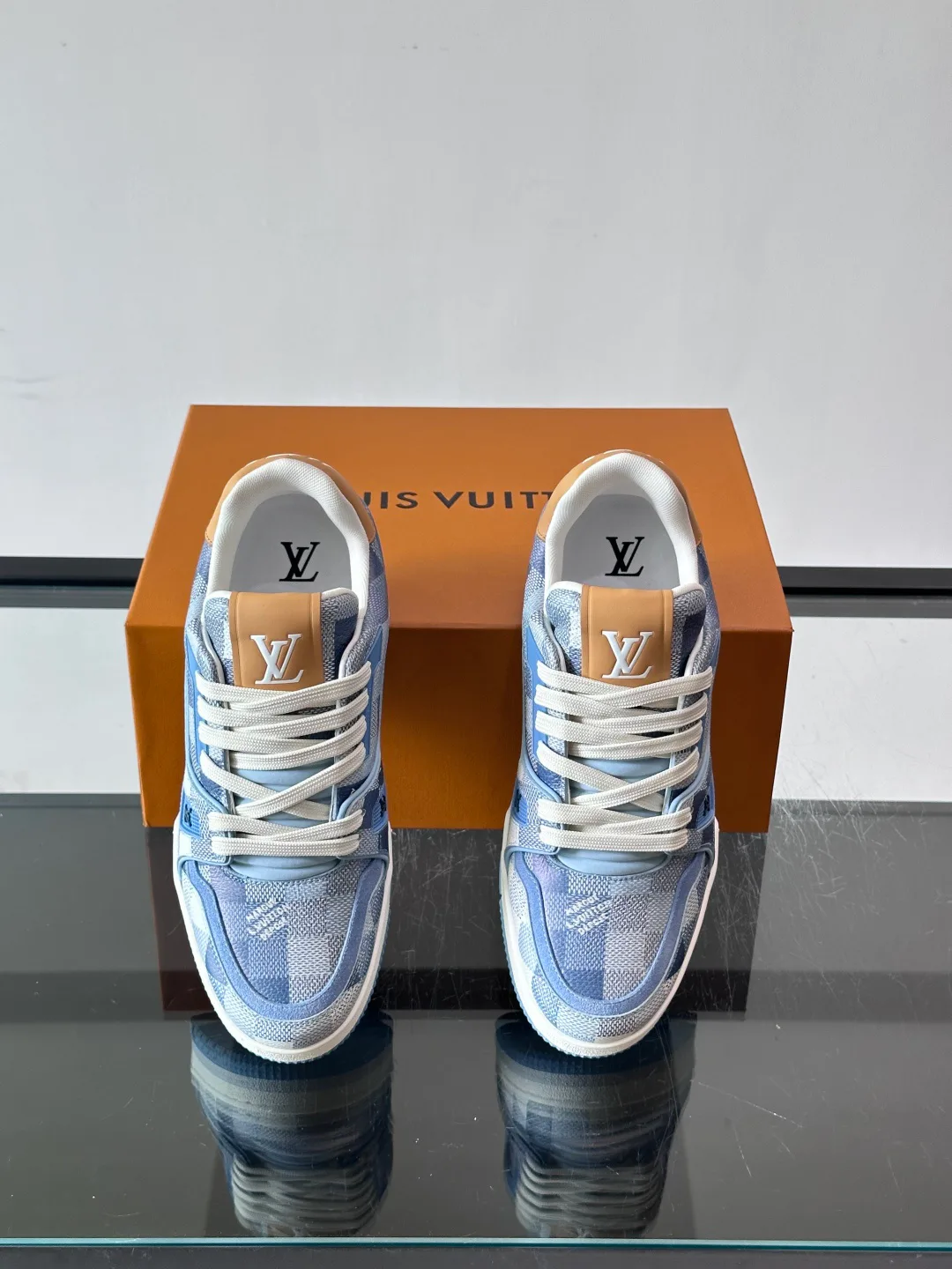 Women's Sneakers LOUIS VUITTON 17608032