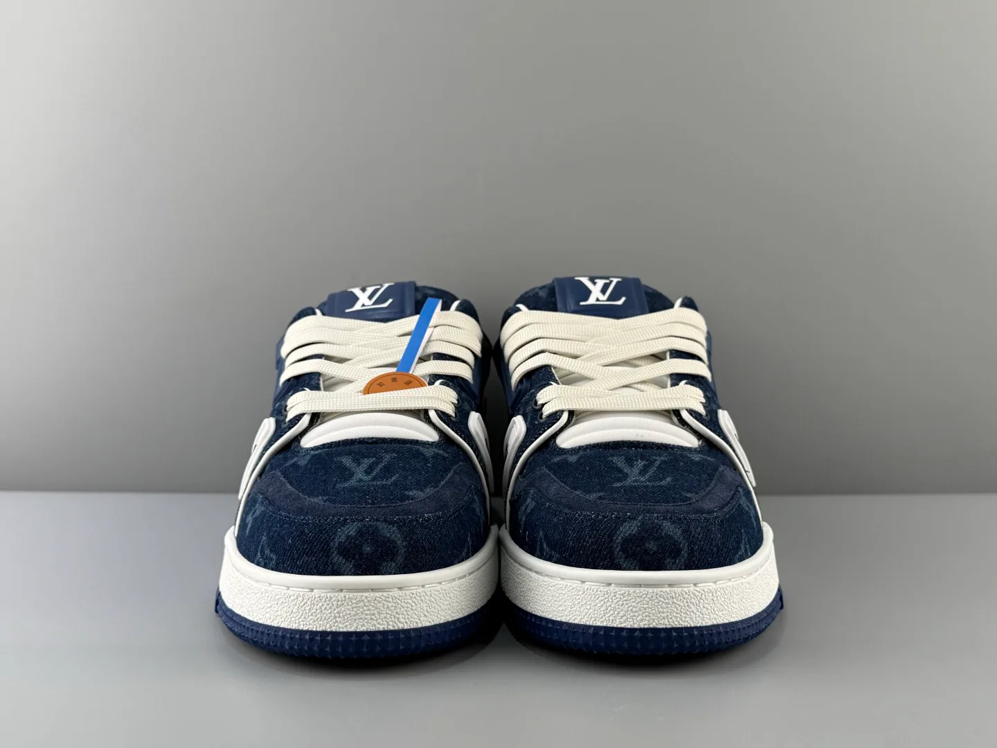 Women's Sneakers LOUIS VUITTON 18552374