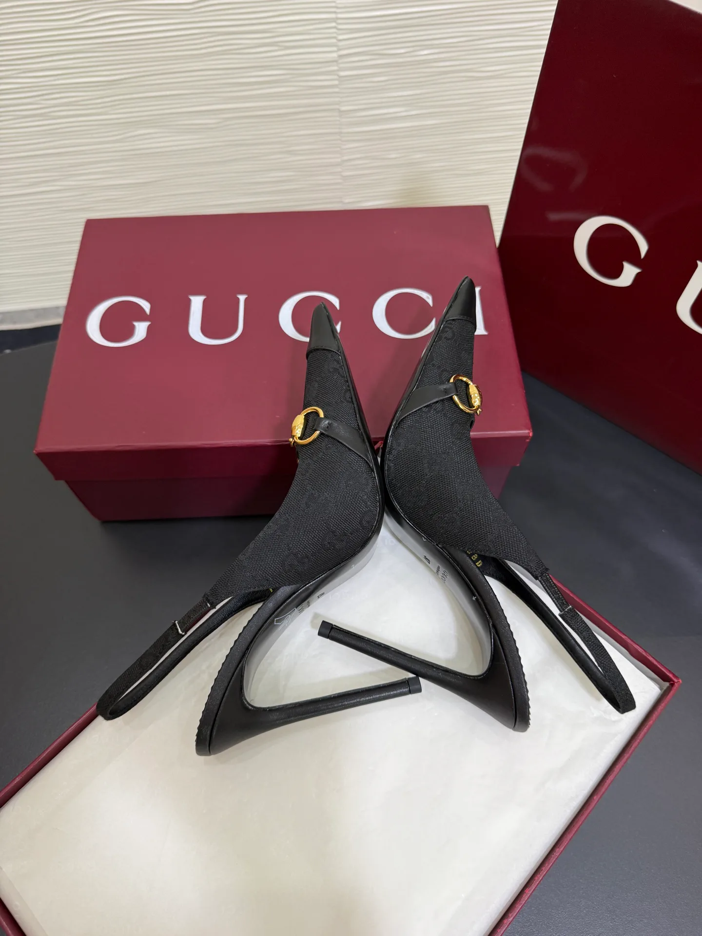 Women's Open-Toe Sandals GUCCI 18070846