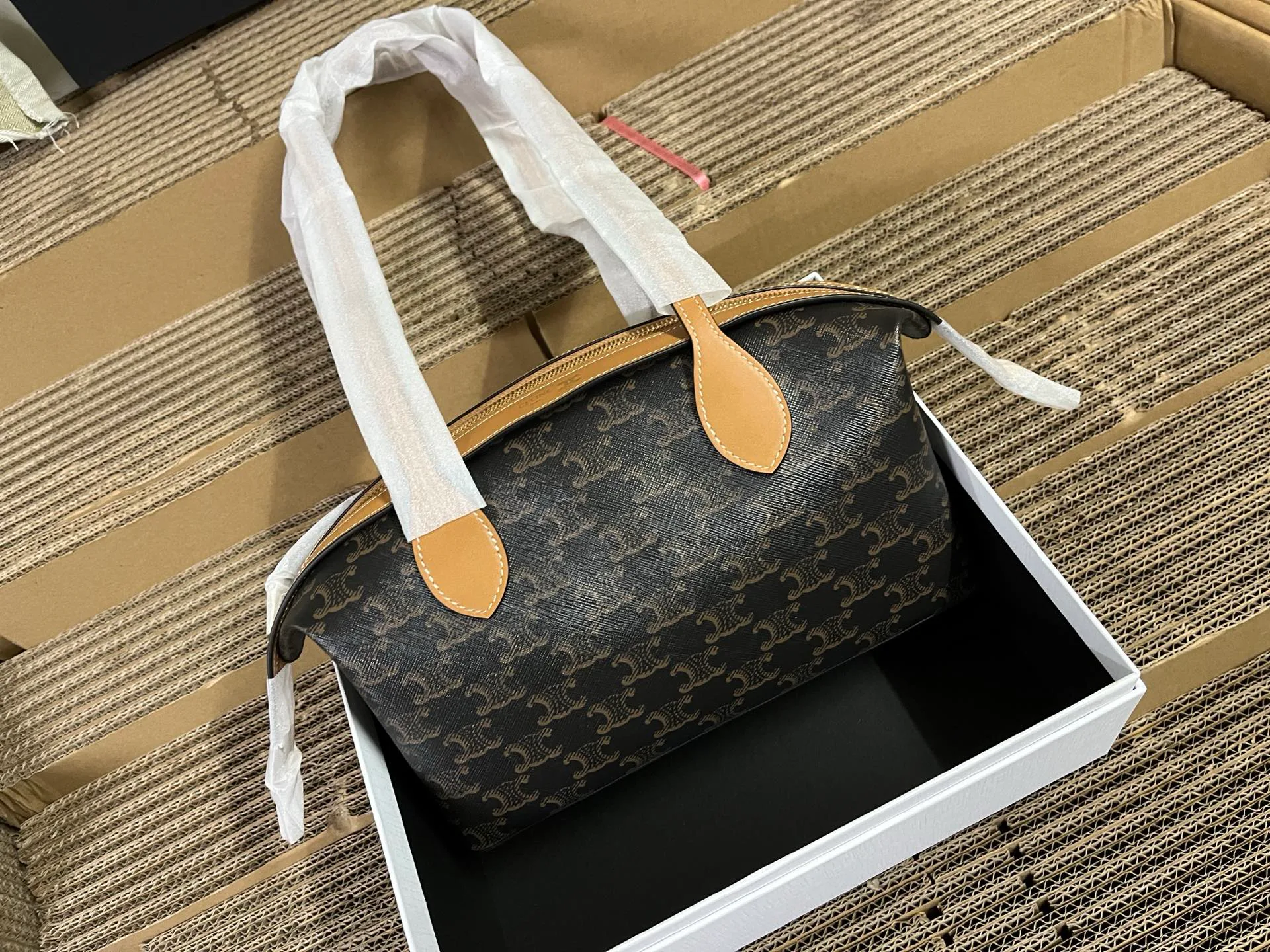 Women's Classic Handbags CELINE 18223207